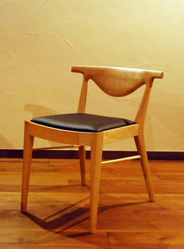 メープルの椅子.jpg